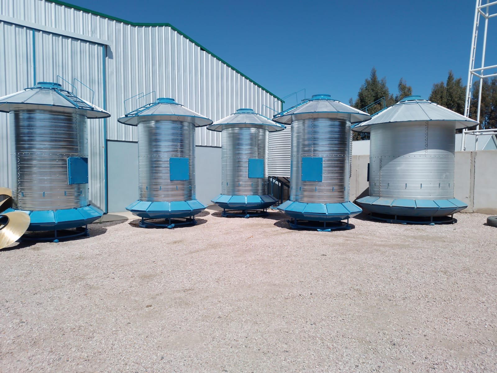 Silos autoconsumo para alimentación de hacienda.